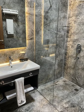 Mardiva Resort Hotel