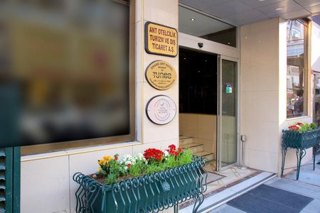 Grand Ant Hotel