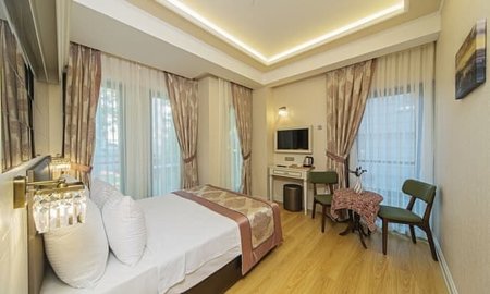 Grand Naki Hotel