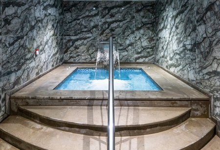 Sarot Thermal Palace