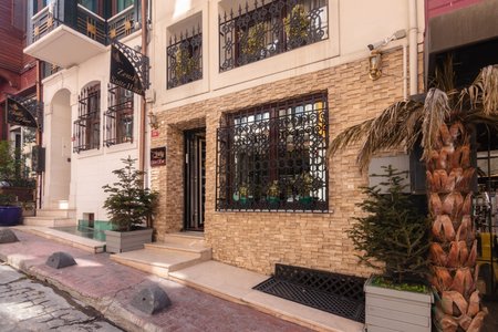Zendy Suite Hotel